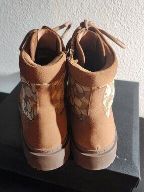 Coach Men’s 12D Khaki Signature Canvas Tan Suede Lug Sole Boots